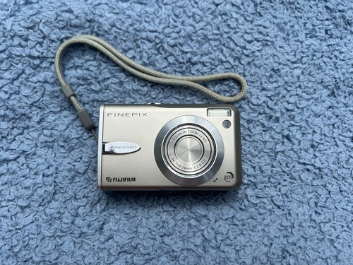 Fuji finepix f30 compact - fuji,