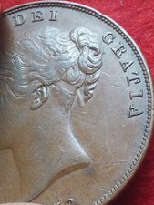 RARE VARIETY 1859 VICTORIA PENNY TIE RIBBON BETWEEN CURL & NECK HIGH GRADE P35