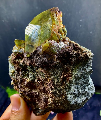 732grams green titanite sphene - green,