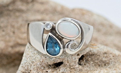 10kt white gold opal blue - white,