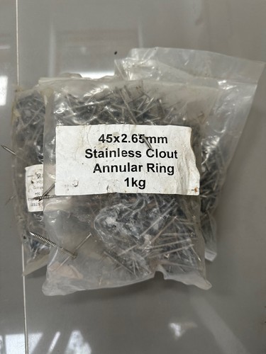 Stainless steel clout - kg,