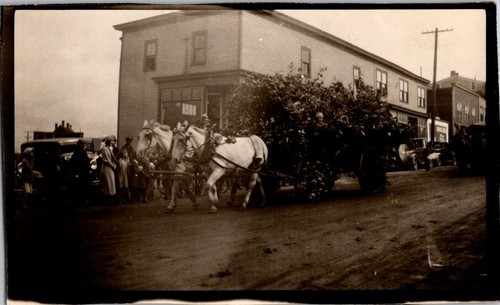 Old vintage photo parade - old, b/w