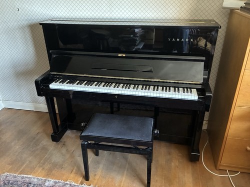 Yamaha upright piano - piano, black