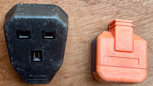 Vintage duraplug socket - ,