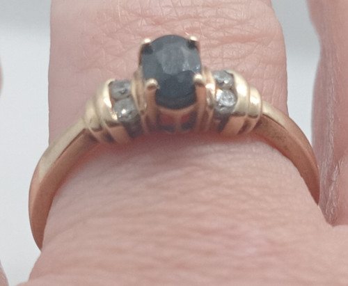 Fully hallmarked 9ct yellow - hallmarked,