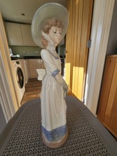 Llando Elegant Figurine Daisa