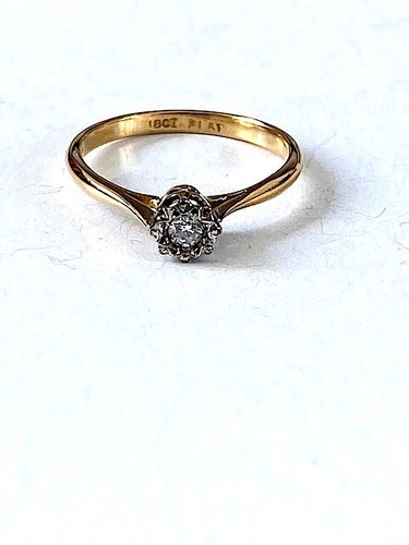 Dazzingly chic 18ct gold - chic,