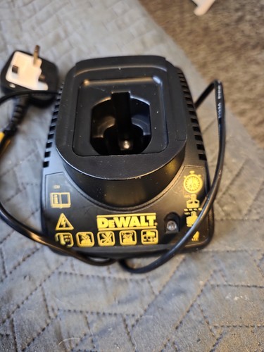Dewalt 18v battery charger - battery,