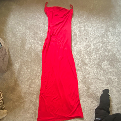 Red strappy sleeveless square - red,