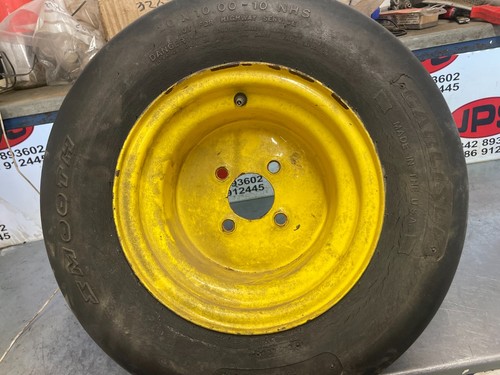 Stud wheel and smooth tyre - stud,