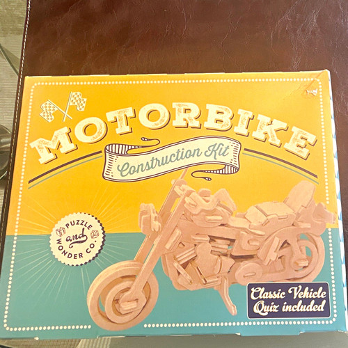 Nom and under - nom, motorbike