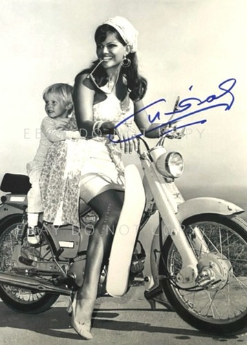 Claudia cardinale signed - claudia, photo