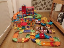 Large Vtech toot toot animals bundle Hotel, pet p/ground, kennel, train & track
