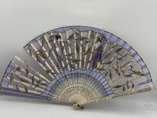 UNUSUAL ORIENTAL  HAND PAINTED GAUZE AND PAPER LEAF FOLDING HAND FAN (403/255)