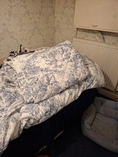 King Size Toile de Jouy Quilted Bedspread with Pillow Shams