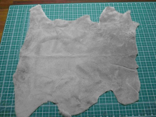 Light grey part sheepskin hide - light,