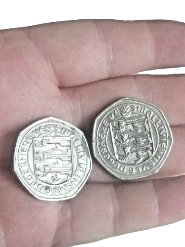 Guernsey 50p coins 1982 - x2,