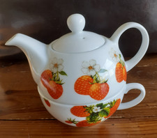 Strawberry motif tea pot and