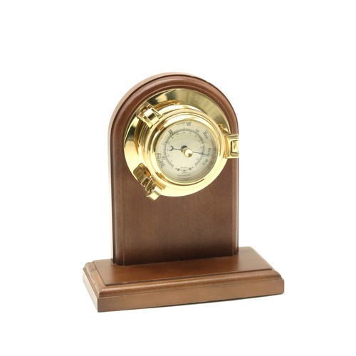 Standing barometer maritime