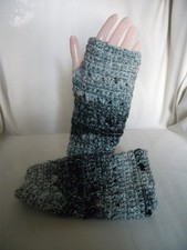 Hand Crocheted Wrist Warmers – Ref 3845