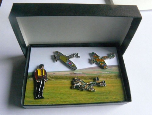 World war airplane pin badge - world,
