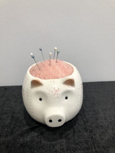 Pretty pig pin - pretty,