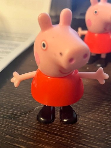 Lot peppa pig figures - peppa,