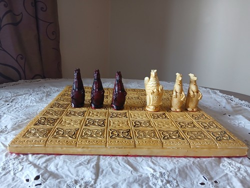 Carved chess set - x, 18"