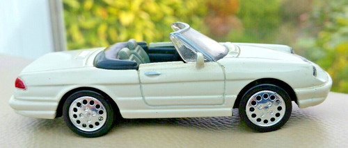 Diecast white alfa - 1:43,