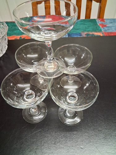 Set clear glass stemmed - of, 5