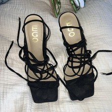 Ego Black Tie up cakes stand