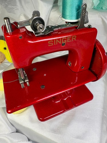 Singer red metallic toy - singer,