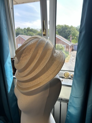 Vintage buckler cream - vintage,