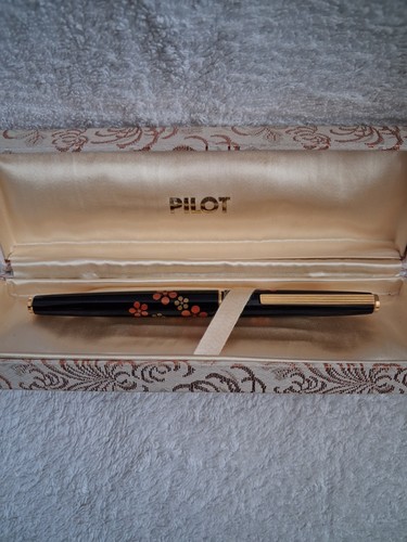 Pilot hira maki - hira-maki-e, "ume"