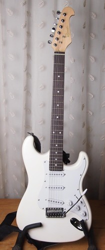 Cool white stratocaster - white,