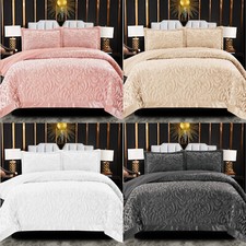 Quilted Bedspread Embossed Bed