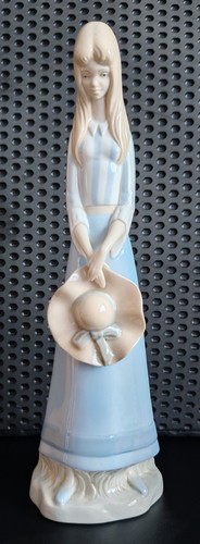 Vintage porcelain figurine - porcelain,,