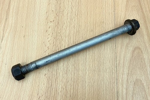 Jaguar rear wishbone hub - jaguar,