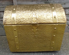 VINTAGE BRASS / METAL COAL KINDLING CHEST BOX HOLDER BY PEERAGE ENGLAND READ