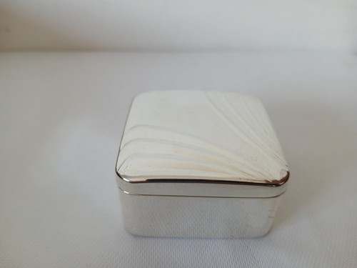 Silver plated trinket box - , with