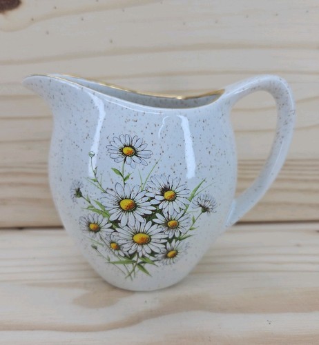 Milk jug creamer with - or,