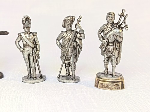 Metal toy soldiers vintage les - toy, soldiers,vintage,les