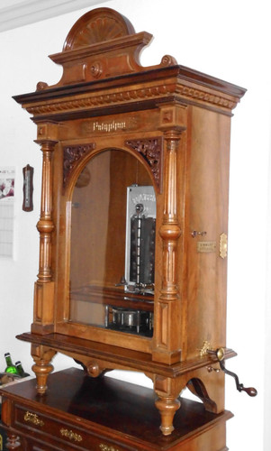 Music machine polyphonic