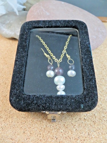 New box pearl pendant - new, in