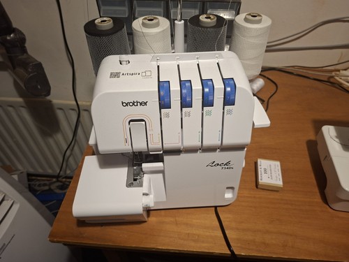 Sewing machine overlock - overlock, &