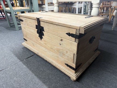 Pine blanket box - blanket,