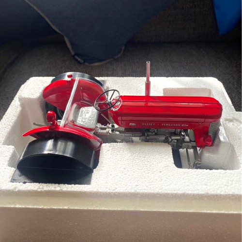 Universal hobbies massey - universal,
