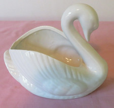 WHITE CERAMIC SWAN FLOWER ARRANGERS POT / PLANTER / ORNAMENT
