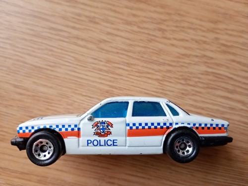 Matchbox police jaguar xj6 - jaguar,