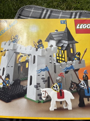 Legoland castle set 6074 - castle,